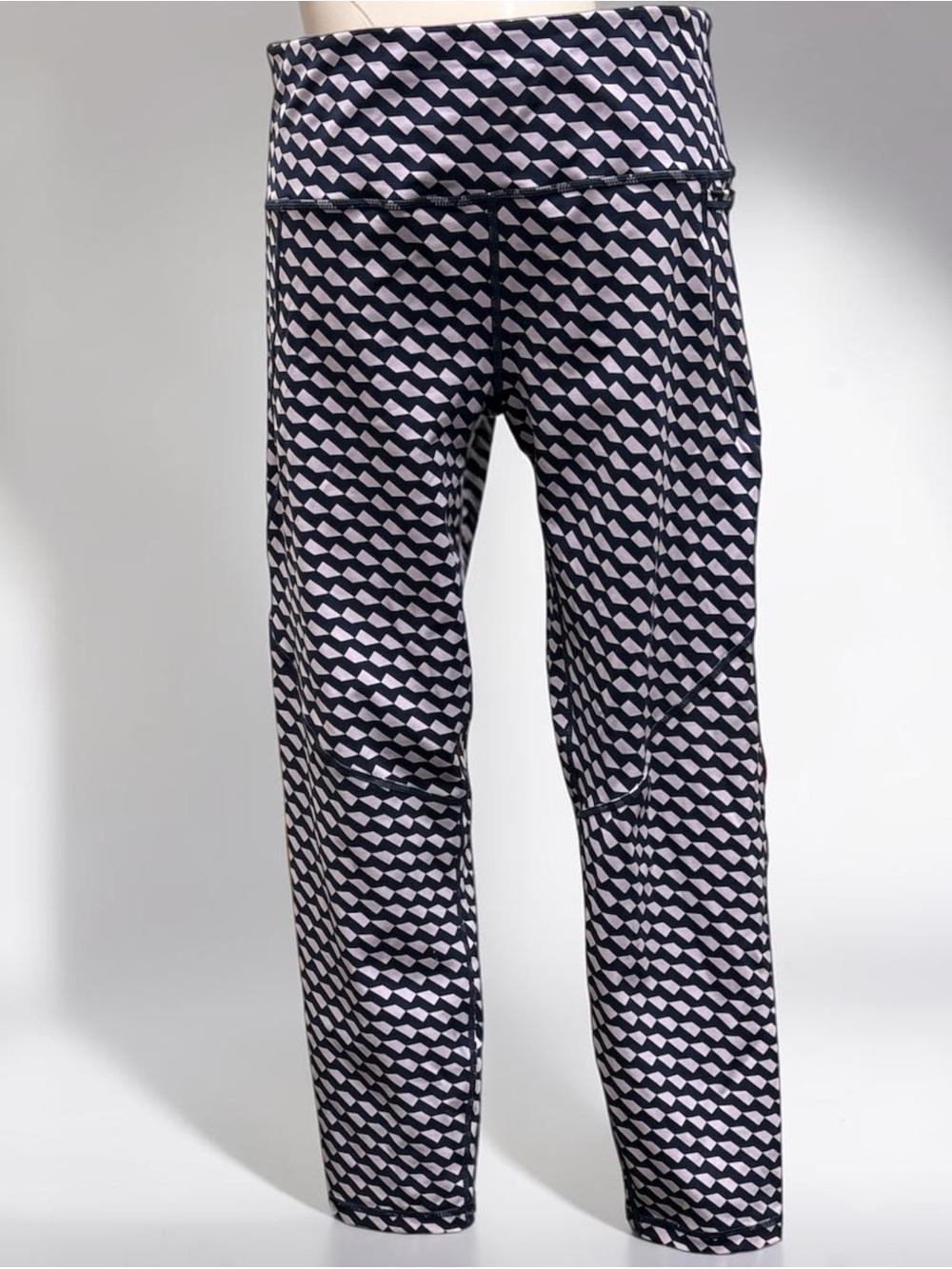 *NWOT* Sweaty Betty Black and White Geo-Print Leggings